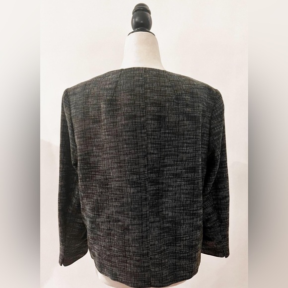 Black collarless cropped blazer - hidden bottons size 12 - Picture 2 of 3